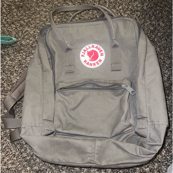 Fjällräven grey Kanken laptop 17” - Picture 2 of 6